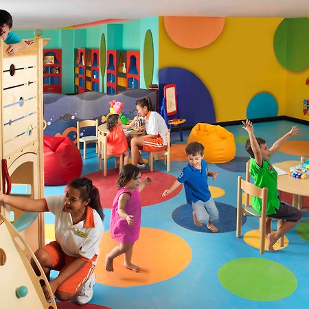 Anantara The Palm Dubai Resort Esterno foto Children playing in a nursery