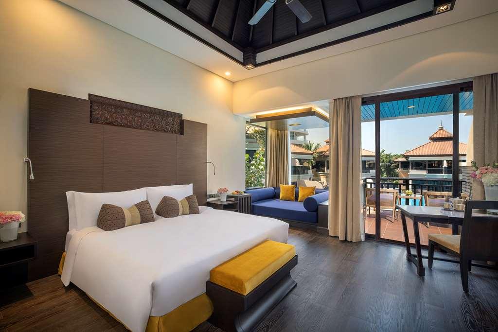 Anantara The Palm Dubai Resort Esterno foto A room at the hotel