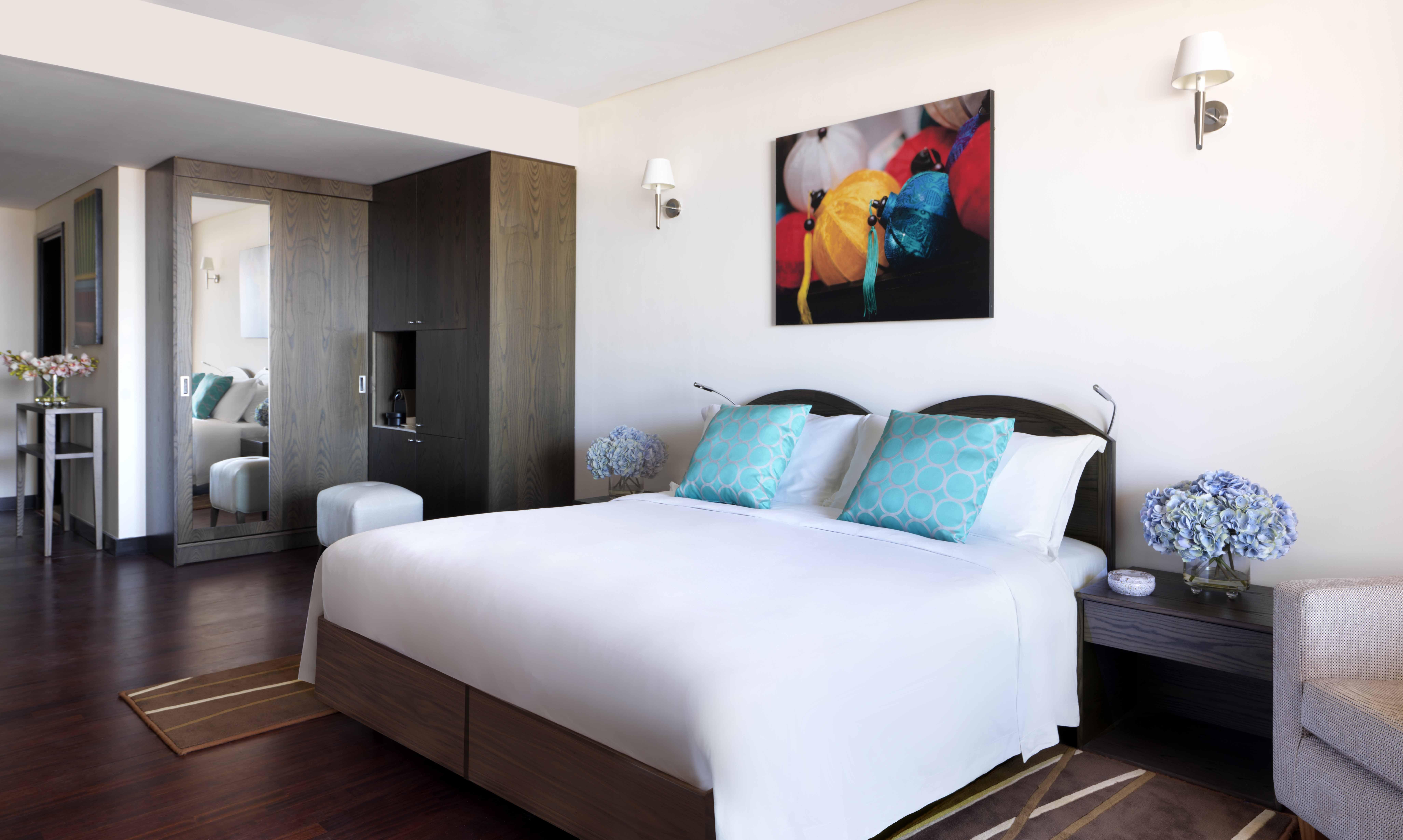 Anantara The Palm Dubai Resort Esterno foto A bedroom at the hotel