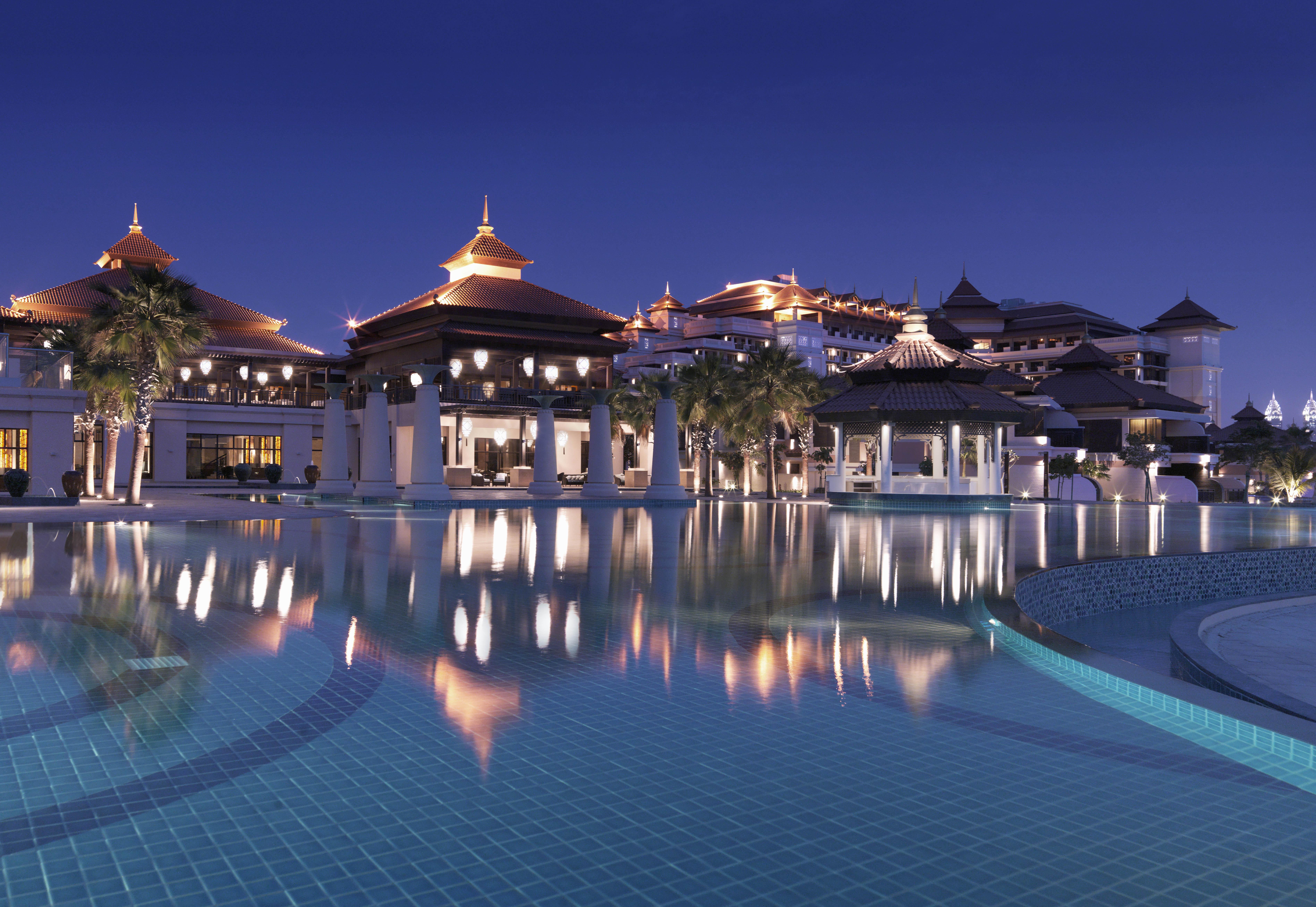 Anantara The Palm Dubai Resort Esterno foto The Royal Thai Suite at the Royal Wing Suites and Spa
