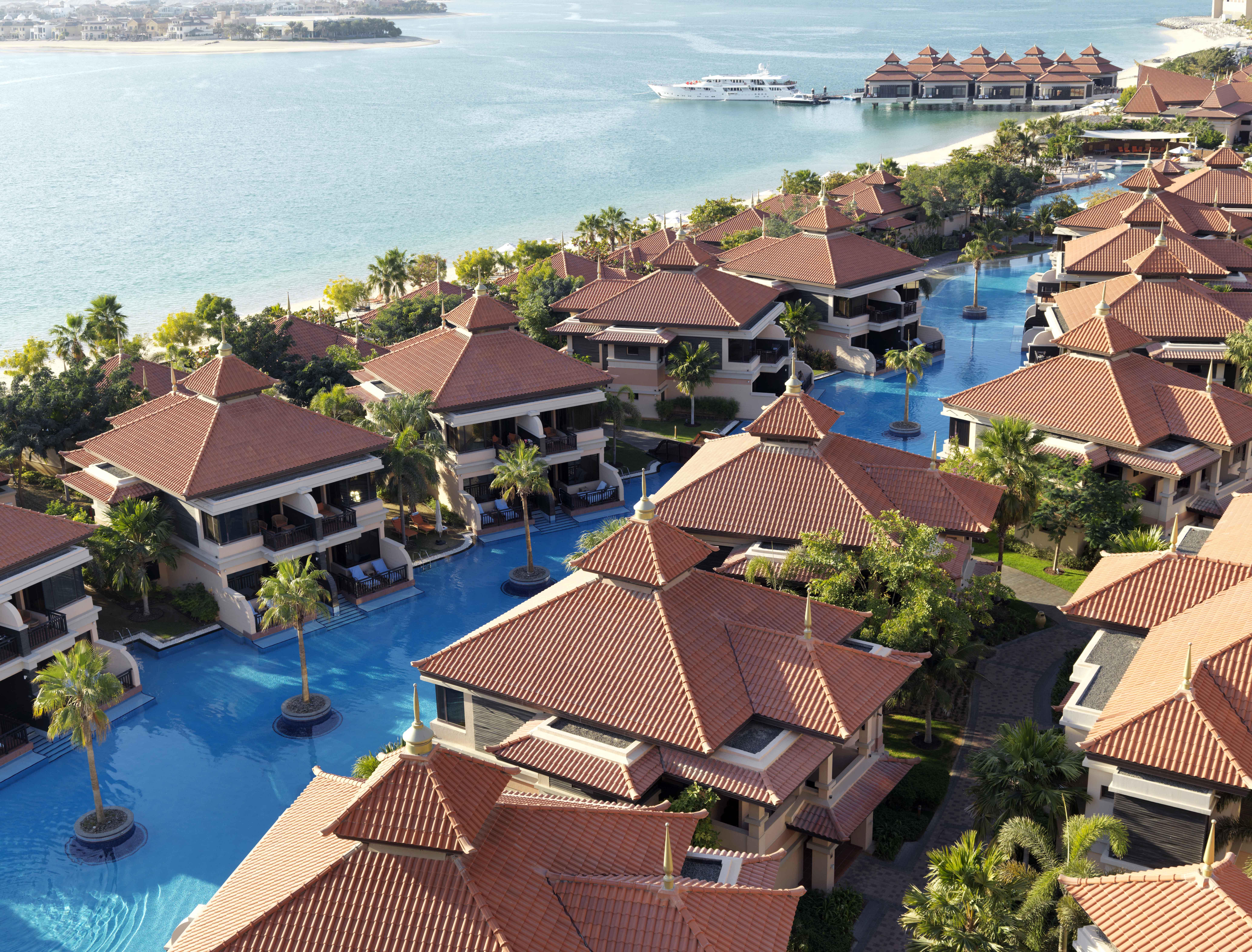 Anantara The Palm Dubai Resort Esterno foto The Oberoi, at the heart of the resort
