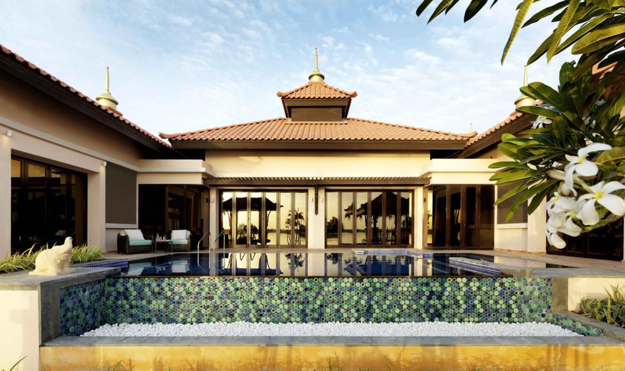 Anantara The Palm Dubai Resort Esterno foto A pool villa at The Village