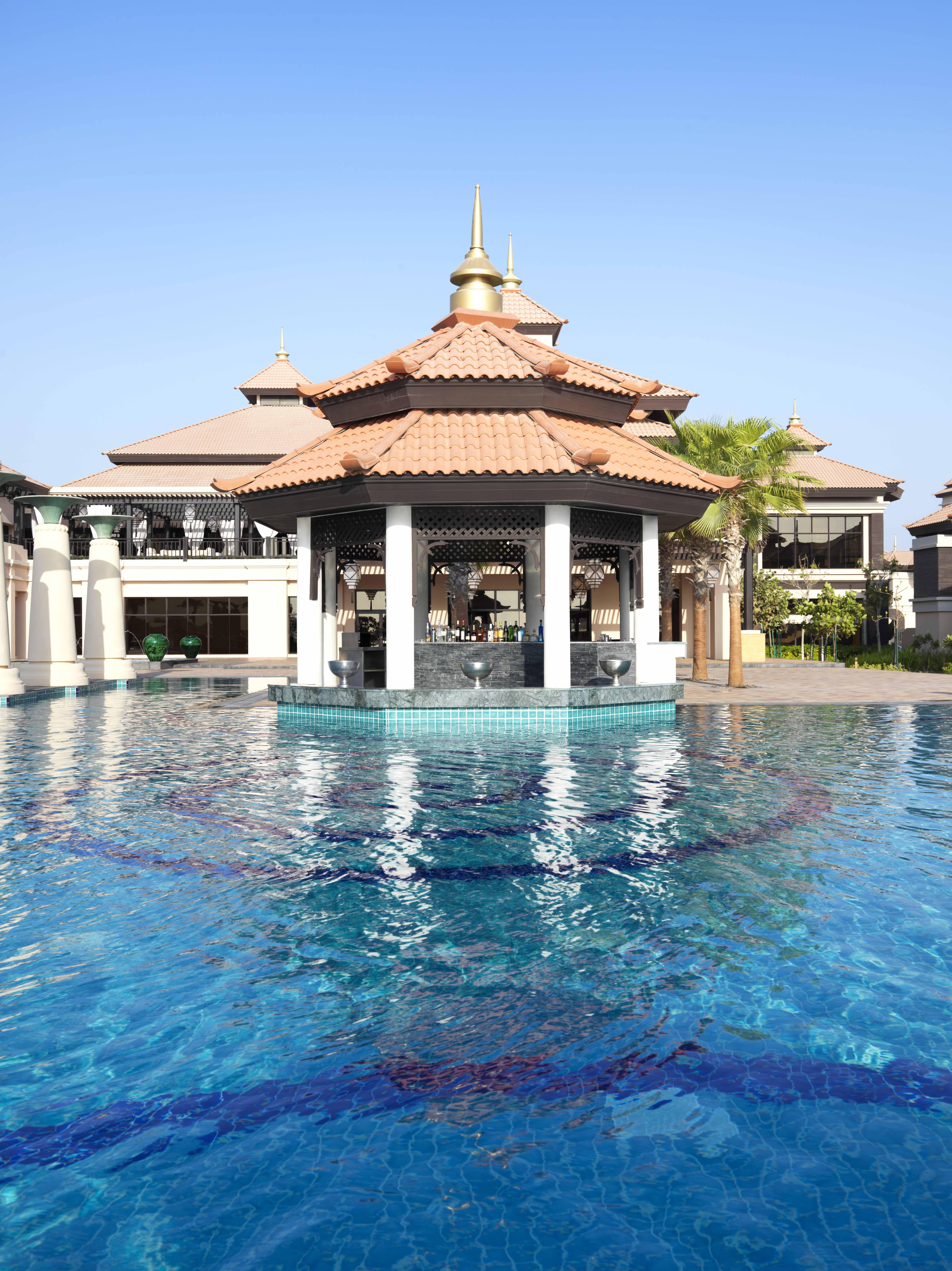 Anantara The Palm Dubai Resort Esterno foto The swimming pool at the Royal Thai Suite