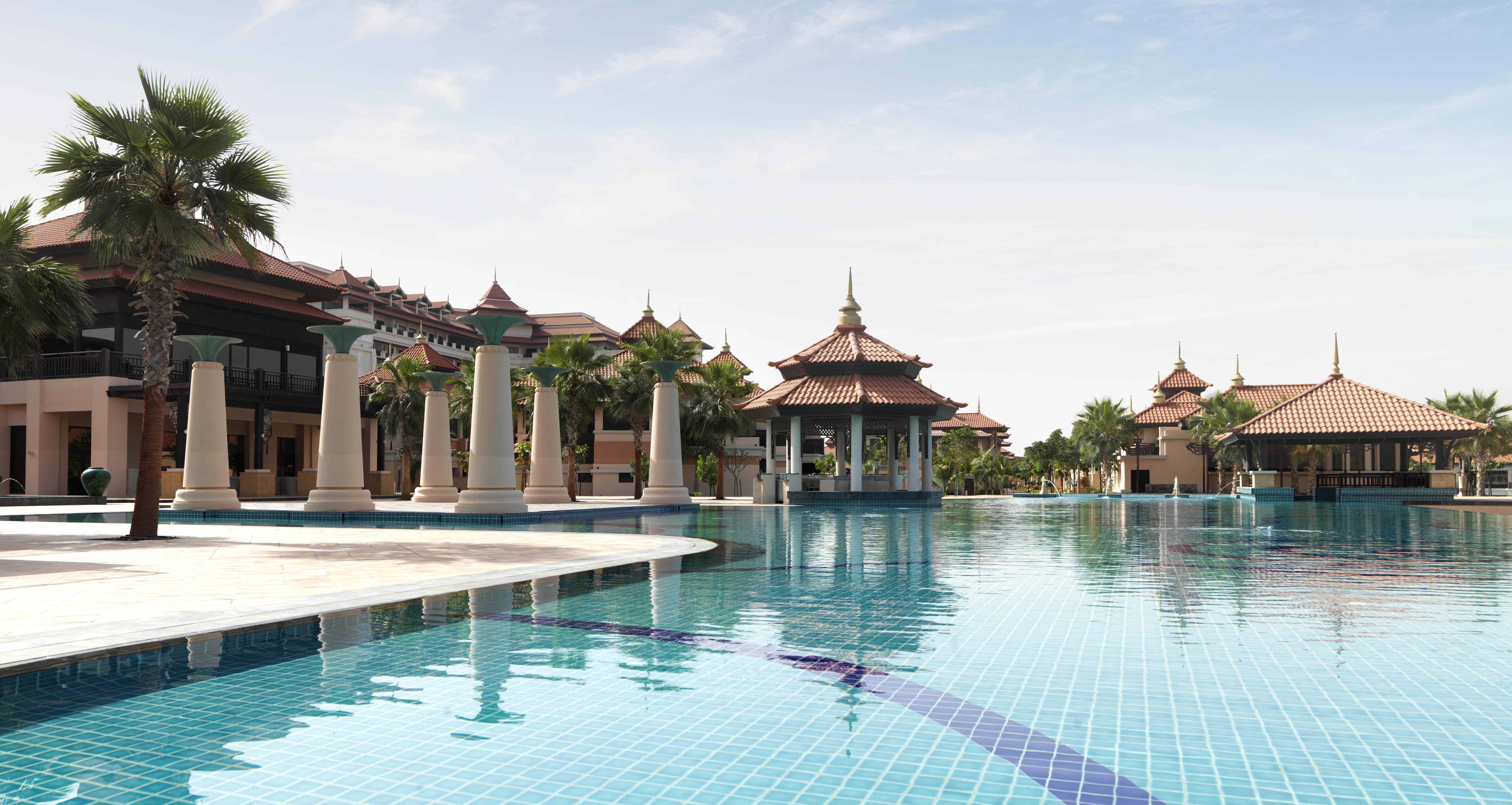 Anantara The Palm Dubai Resort Esterno foto The Royal Thai Pool