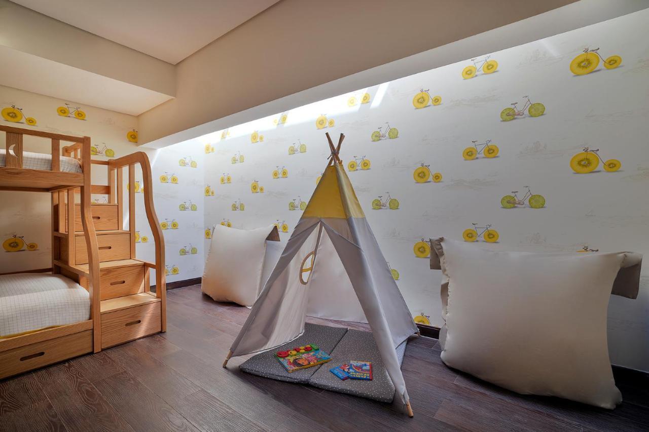 Anantara The Palm Dubai Resort Esterno foto A children's room at the hotel