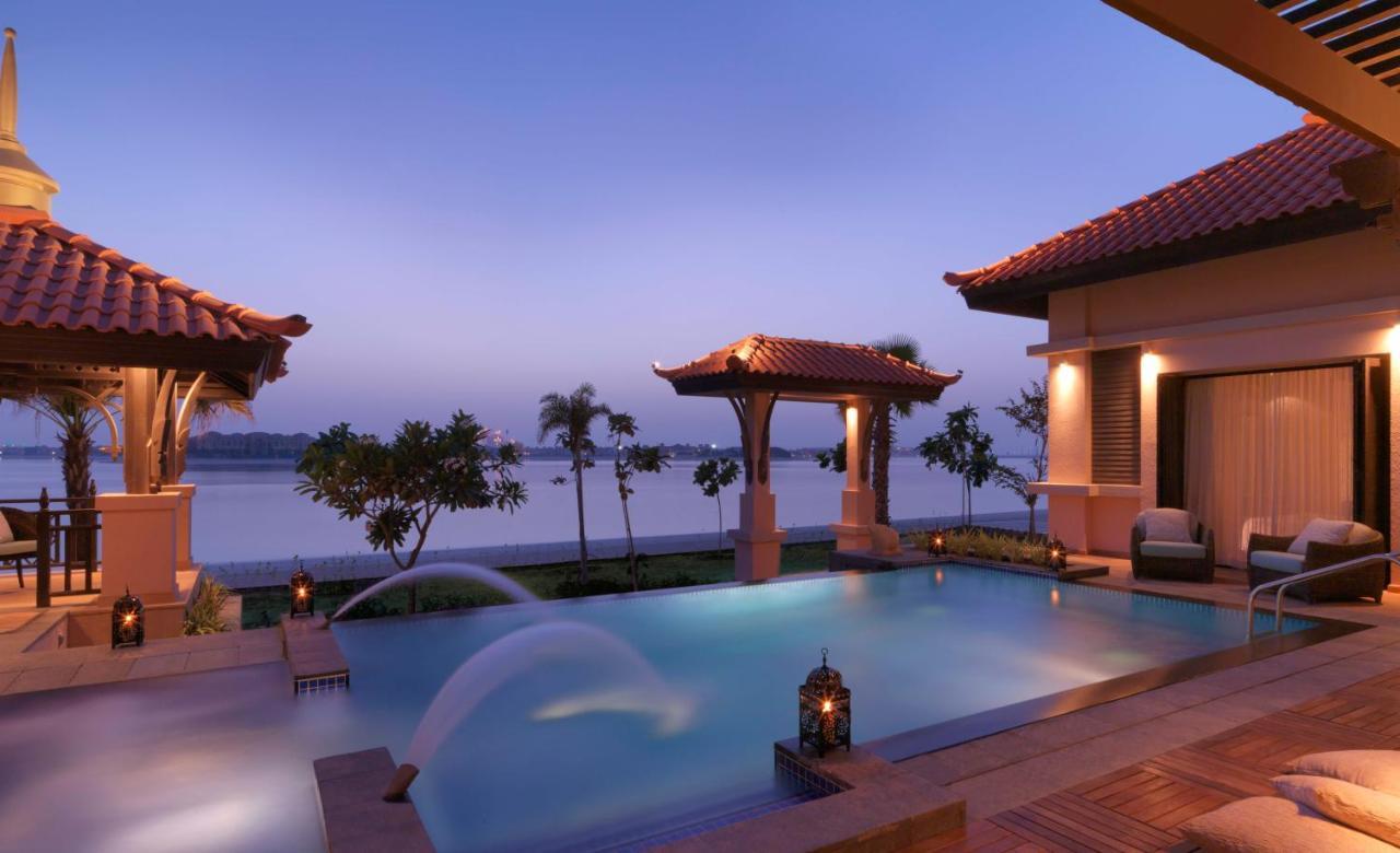 Anantara The Palm Dubai Resort Esterno foto A pool at the Shangri-La Tanjung Rhu Resort, Malaysia