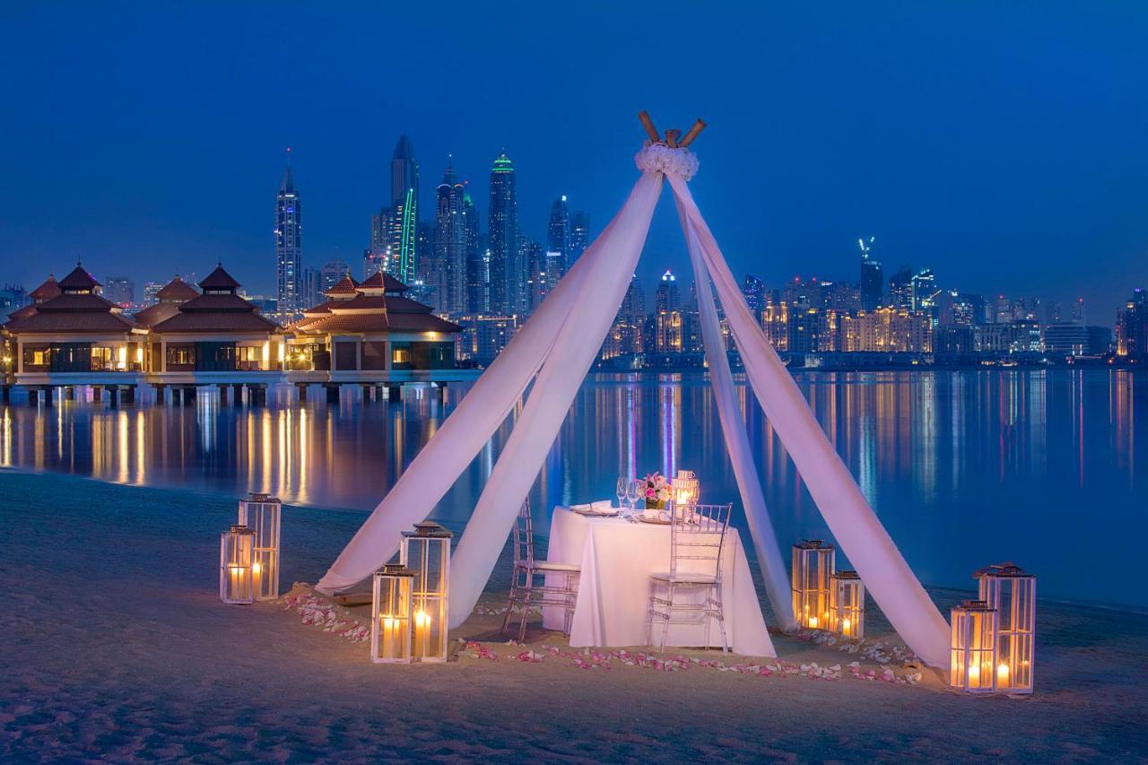 Anantara The Palm Dubai Resort Esterno foto A beachside dining experience at Jumeirah Atlantis, Dubai