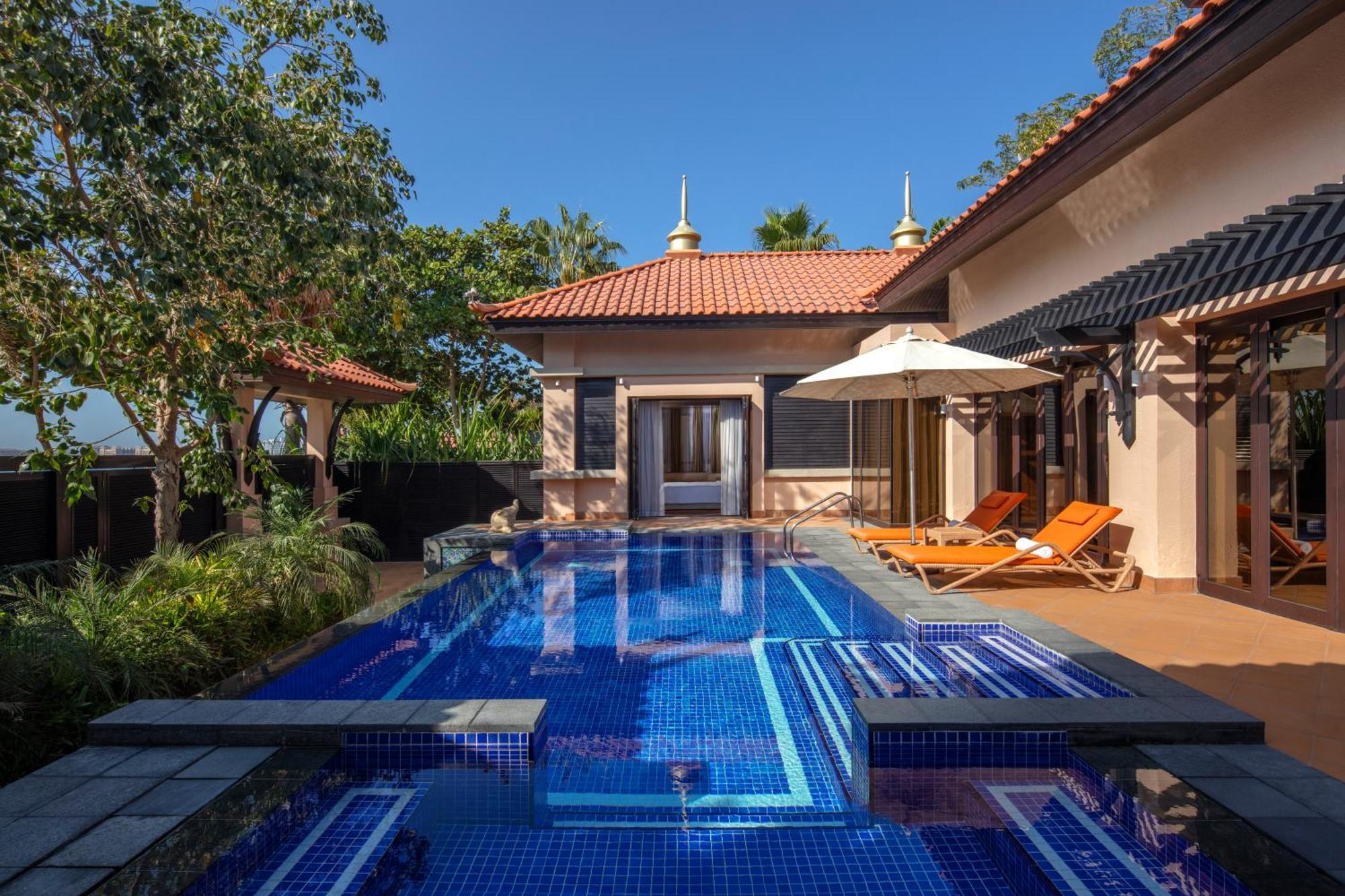 Anantara The Palm Dubai Resort Esterno foto A pool villa at the resort